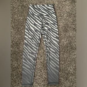 aeries. CHILL. PLAY. Move. Leggings 🖤🖤